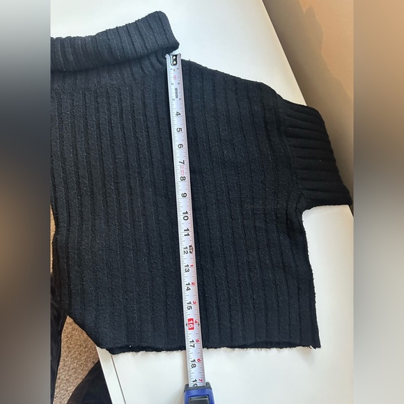 Nordstrom BP. Cropped Turtle Neck Knit Sweater - Picture 6 of 7